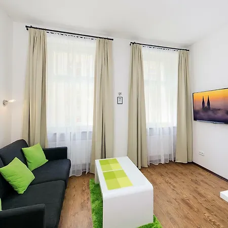 Daire Near Centre With Parking Place Prag