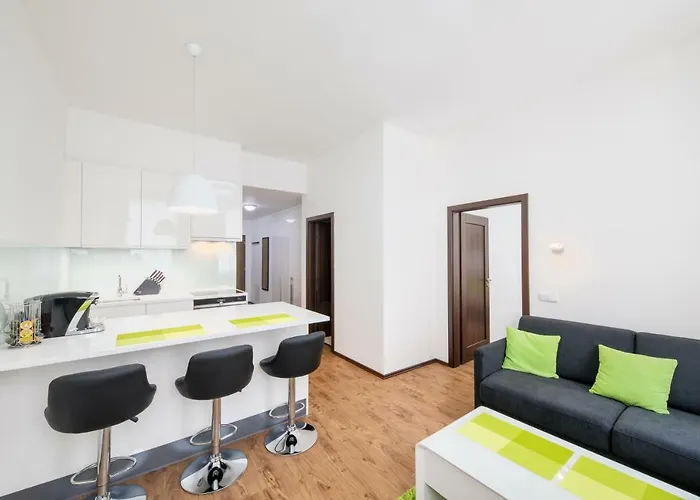 Near Centre With Parking Place Апартаменты Прага